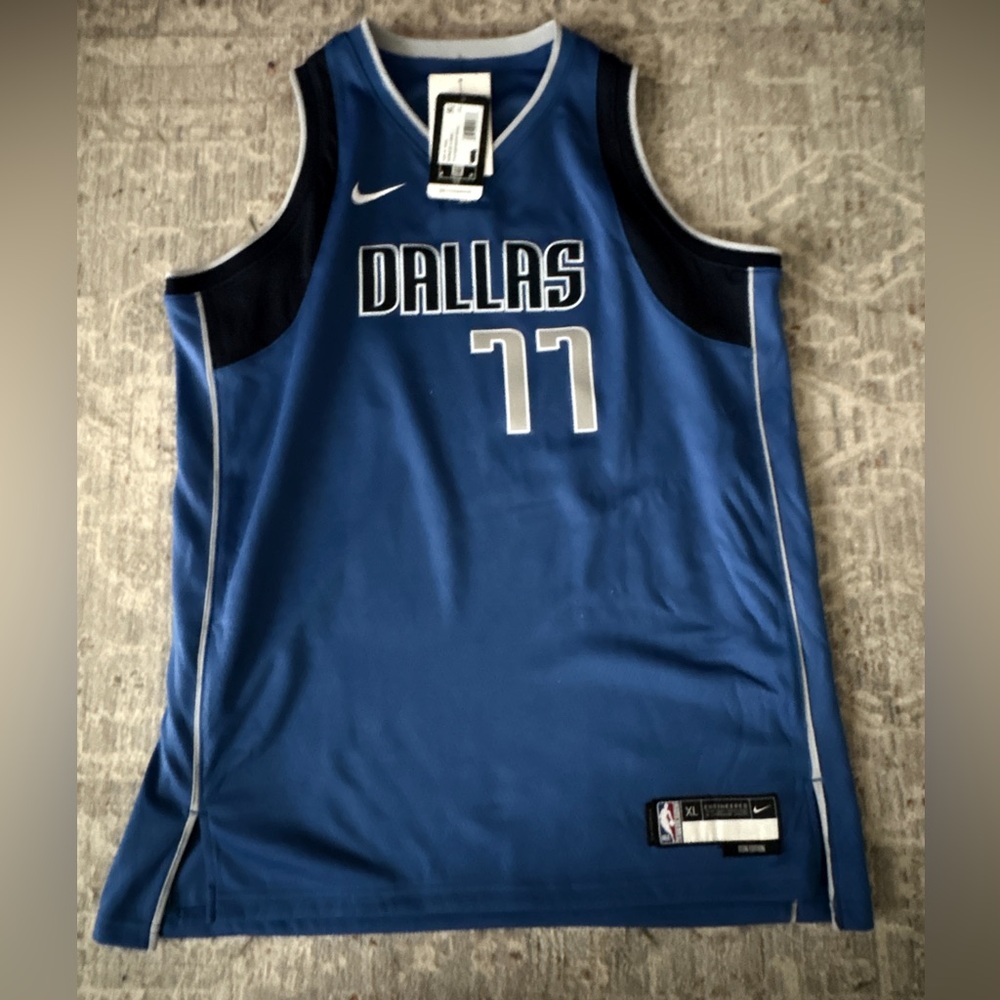 🏀 Luka Dončić Dallas Mavericks Nike NBA Jersey – Men’s XL (NEW)